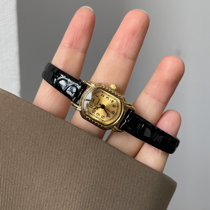 Luxury Watch Black - Jam Tangan Wanita Oval Vintage Quartz